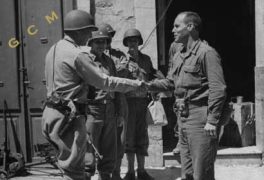 Il gen. Patton si congratula col Col. O. Wlilliam
