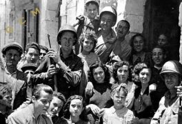 Militari americani e civili gelesi in una foto ricordo