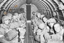 Paracadutisti americani in viaggio verso le campagne gelesi